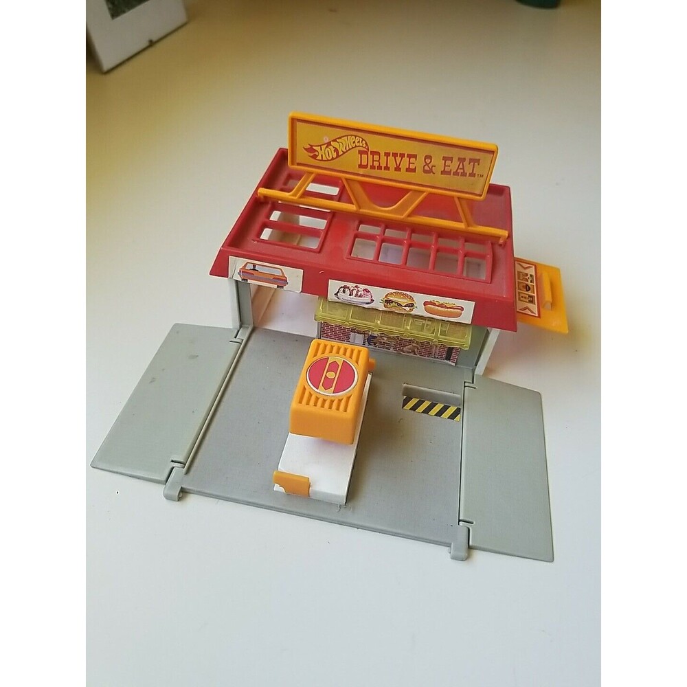 Vintage Hot Wheels 1987 Drive and Eat - Stow & Go Set